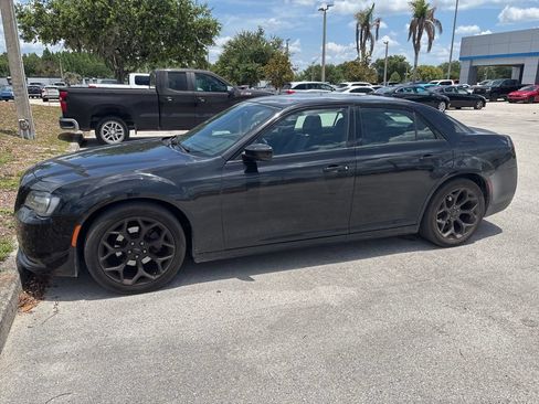 Used 2017 Chrysler 300 S RWD image 1