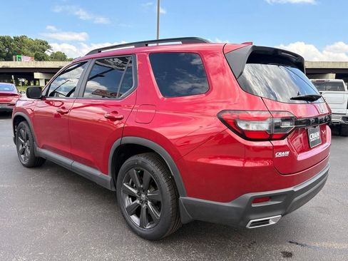 Used 2025 Honda Pilot Sport image 5