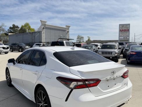 Used 2021 Toyota Camry SE FWD image 5