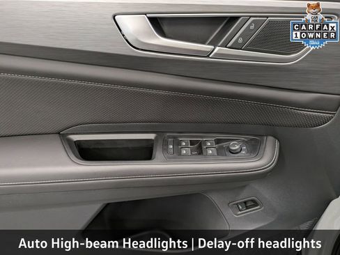 Used 2025 Volkswagen Atlas Cross Sport SE w/ Panoramic Sunroof Package FWD image 12