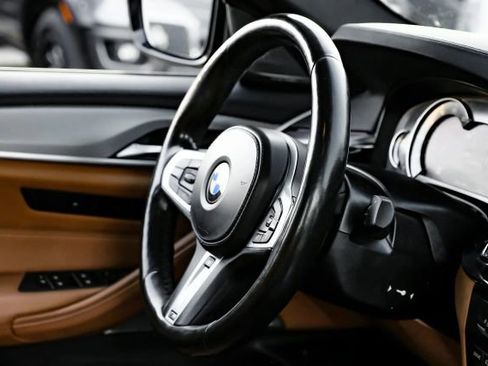 Used 2018 BMW M550i xDrive image 21