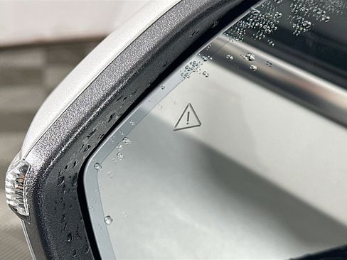 Used 2024 Hyundai Palisade SEL w/ Premium Package image 16