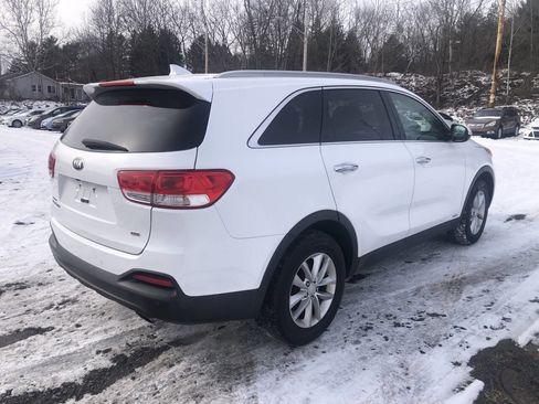Used 2016 Kia Sorento LX w/ LX Convenience Package image 2