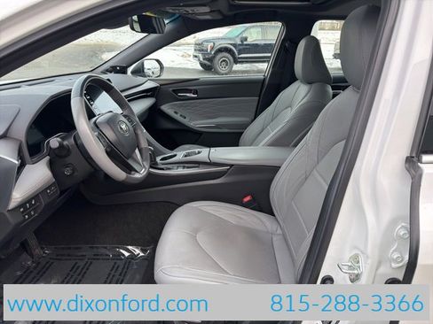 Used 2021 Toyota Avalon Limited image 9