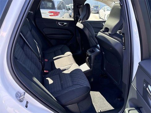 Used 2022 Volvo XC60 T8 Inscription Expression image 11