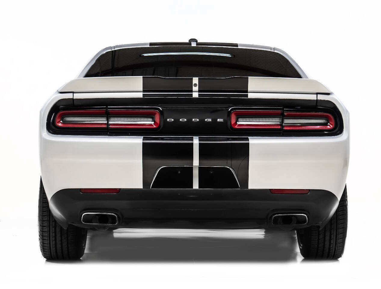 Used 2021 Dodge Challenger SXT RWD image 8