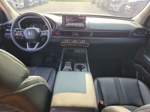 Used 2023 Honda Pilot Touring image 18