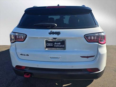 Used 2023 Jeep Compass Trailhawk image 4