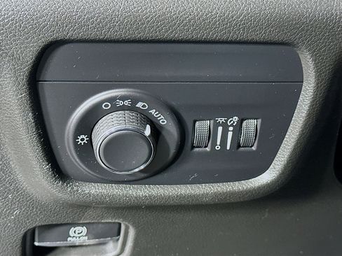 Used 2023 Jeep Grand Cherokee Laredo w/ Luxury Tech Group I image 17