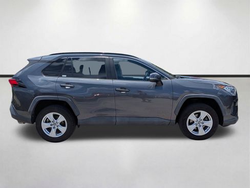 Used 2019 Toyota RAV4 XLE FWD image 3
