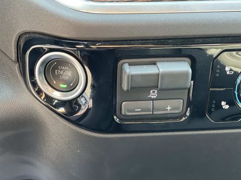 Used 2025 GMC Sierra 1500 Elevation image 18