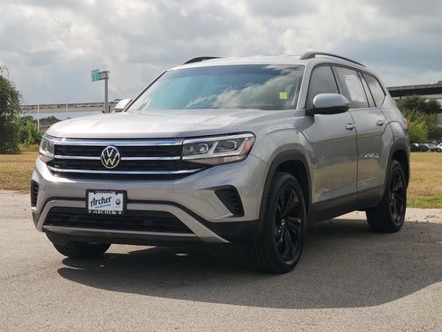 Used 2022 Volkswagen Atlas SE w/ Black Wheel Package FWD image 2