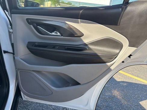 Used 2024 GMC Terrain SLT image 14