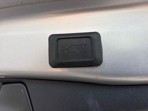 Used 2021 Toyota RAV4 XLE w/ Convenience Package FWD image 30