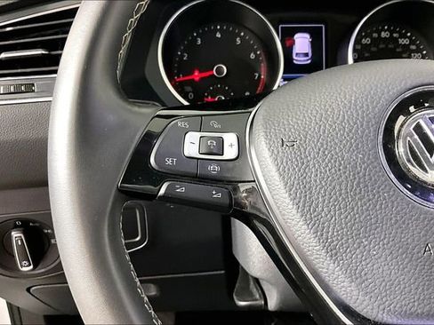 Used 2021 Volkswagen Tiguan SE w/ Panoramic Sunroof Package FWD image 10