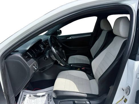 Used 2016 Volkswagen Jetta Sport FWD image 9