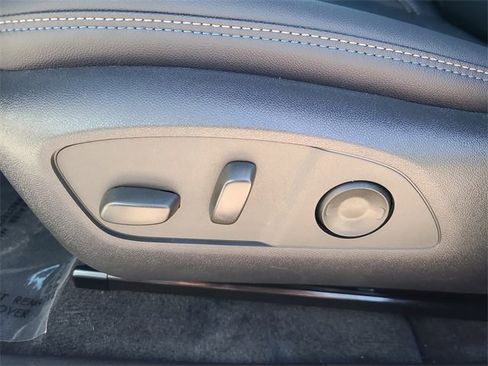 New 2026 Chevrolet Equinox EV LT image 24