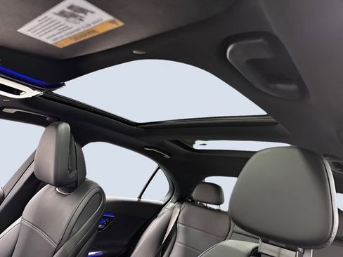 Used 2025 Mercedes-Benz C 300 4MATIC Sedan image 38