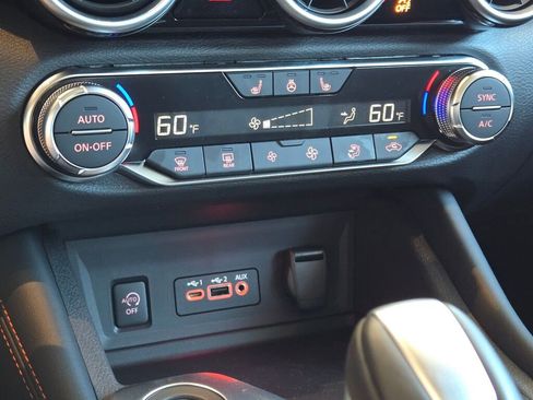 Used 2025 Nissan Sentra SR w/ SR Premium Package image 27