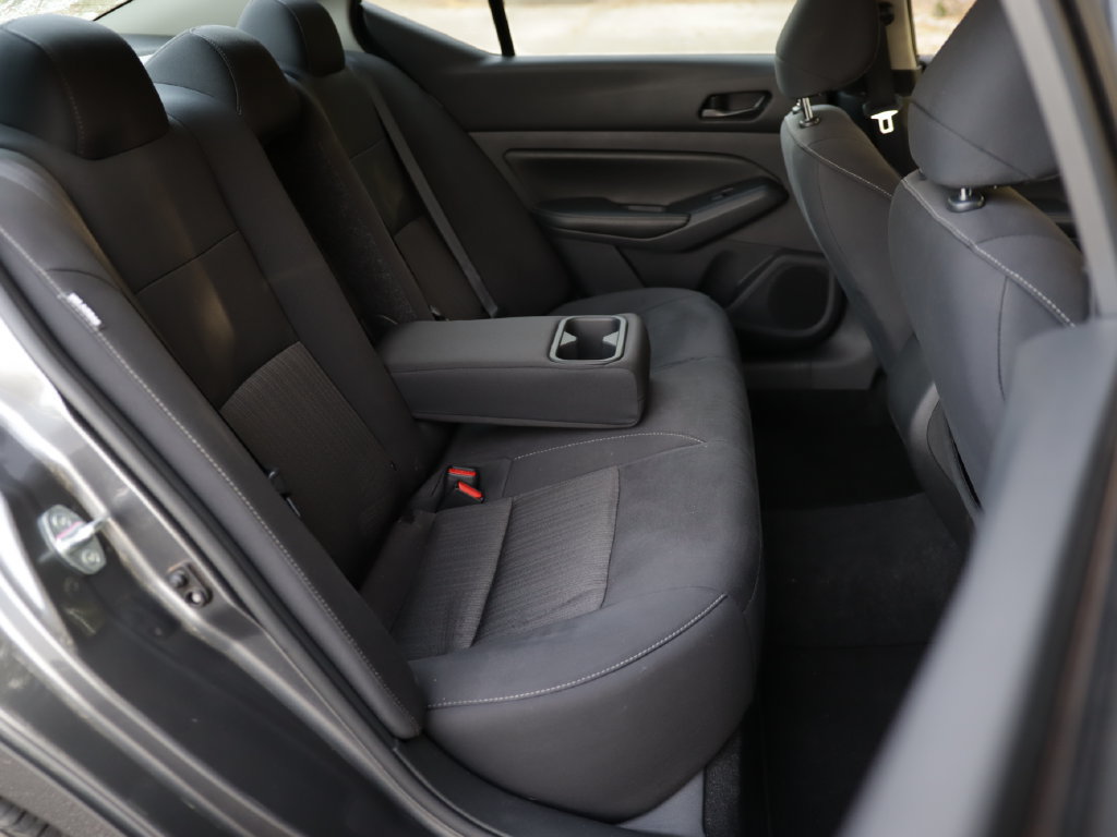 Used 2025 Nissan Altima 2.5 SV FWD image 24