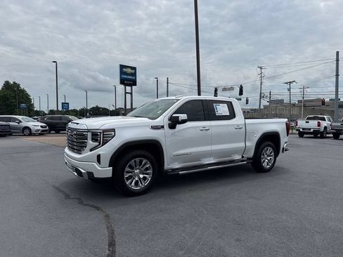 Used 2024 GMC Sierra 1500 Denali w/ Technology Package AWD/4WD image 7