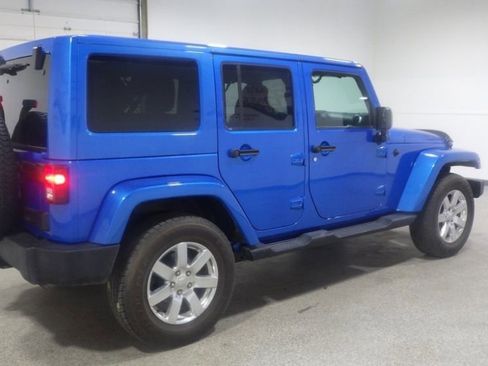 Used 2016 Jeep Wrangler Unlimited Sahara w/ Connectivity Group AWD/4WD image 4