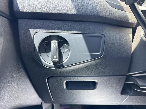 Used 2018 Volkswagen Tiguan SE w/ 18" Alloy Wheels Package image 39