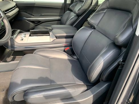 Certified 2025 Lincoln Navigator Reserve AWD/4WD image 17