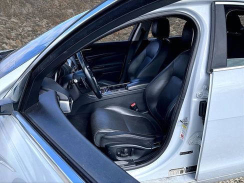 Used 2017 Jaguar XE First Edition image 22