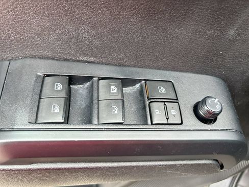 Used 2022 Toyota Tacoma SR w/ SR Convenience Package RWD image 12