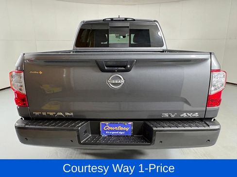 Used 2024 Nissan Titan SV AWD/4WD image 9