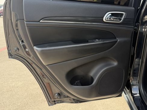 Used 2019 Jeep Grand Cherokee Limited AWD/4WD image 14