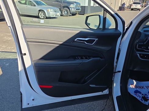 Used 2023 Kia Sportage EX image 17