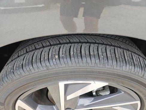 Used 2025 Hyundai Elantra SEL image 28