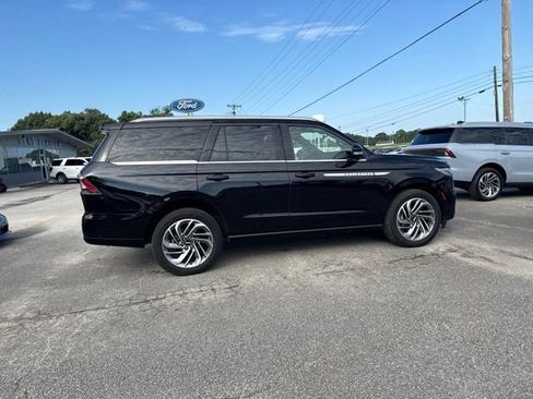 Used 2025 Lincoln Navigator Reserve AWD/4WD image 18