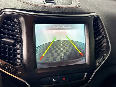 Used 2020 Jeep Cherokee Trailhawk image 17