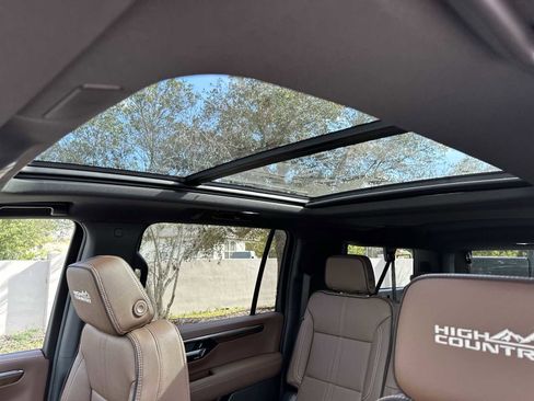 New 2026 Chevrolet Suburban High Country image 17