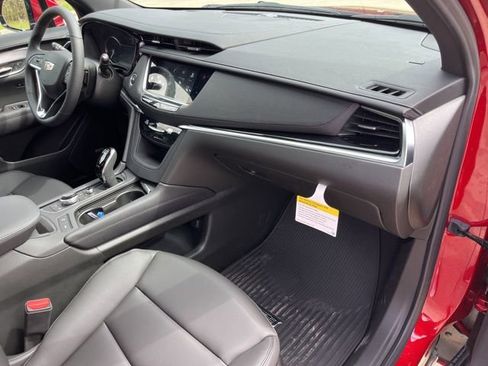 New 2025 Cadillac XT6 Luxury image 35
