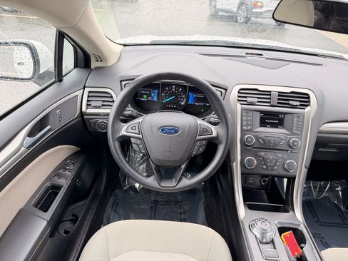 Used 2018 Ford Fusion S image 26