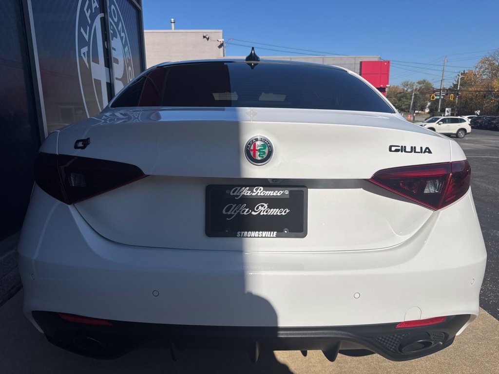 Used 2023 Alfa Romeo Giulia Estrema AWD/4WD image 10
