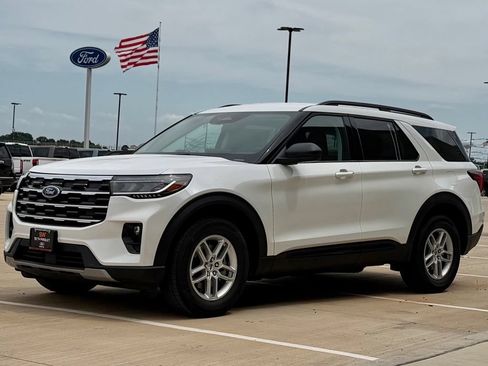 New 2026 Ford Explorer Active w/ Active Comfort Package RWD image 7