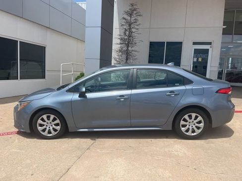 Used 2021 Toyota Corolla LE FWD image 2