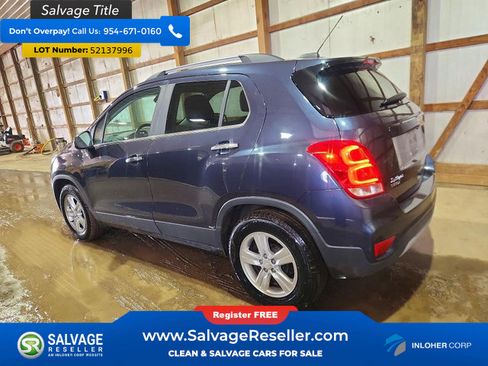 Used 2019 Chevrolet Trax LT w/ LT Convenience Package FWD image 3