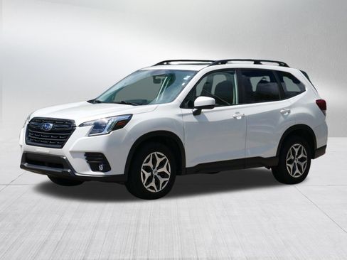 Used 2024 Subaru Forester Premium AWD/4WD image 3