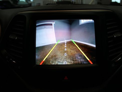 Used 2017 Jeep Cherokee Latitude image 30