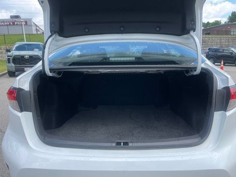 Used 2025 Toyota Corolla LE FWD image 4