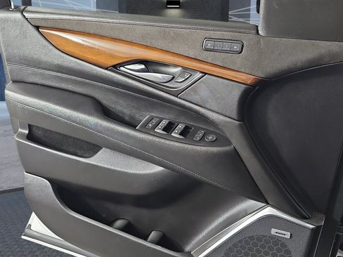 Used 2020 Cadillac Escalade Luxury AWD/4WD image 26