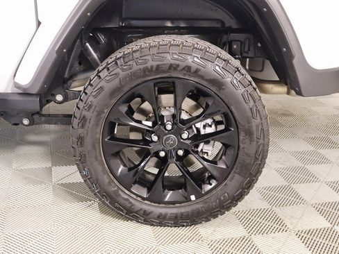 Used 2024 Jeep Gladiator Sport image 17