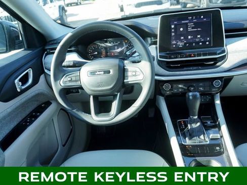 Used 2022 Jeep Compass Latitude image 8