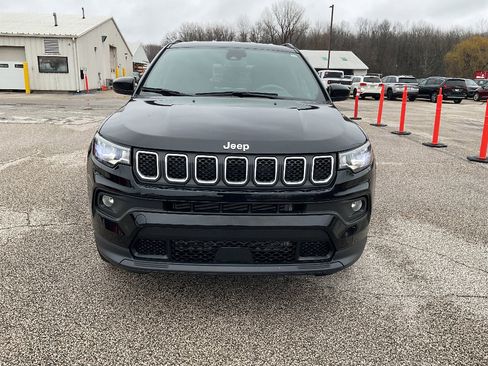 Used 2023 Jeep Compass Latitude image 2